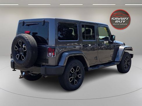 Used 2017 Jeep Wrangler Unlimited Sahara AWD/4WD image 5