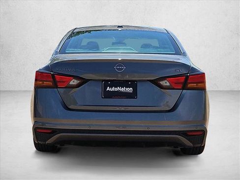 Used 2024 Nissan Altima 2.5 SV FWD image 7