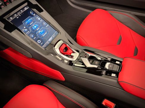 Used 2024 Lamborghini Huracan EVO image 38