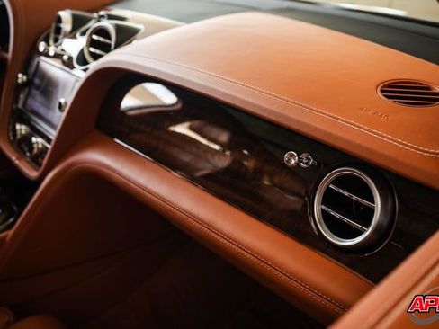 Used 2017 Bentley Bentayga image 88
