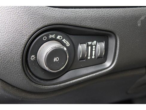 Used 2017 Jeep Renegade Latitude image 14