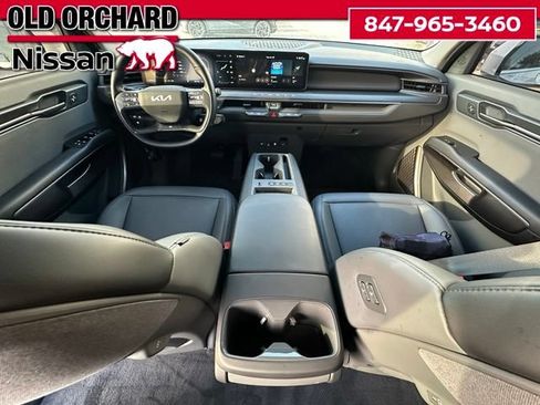 Used 2024 Kia EV9 Light Long Range RWD image 16