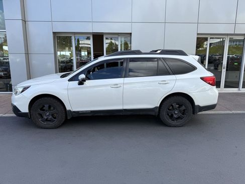 Used 2017 Subaru Outback 2.5i Limited AWD/4WD image 2