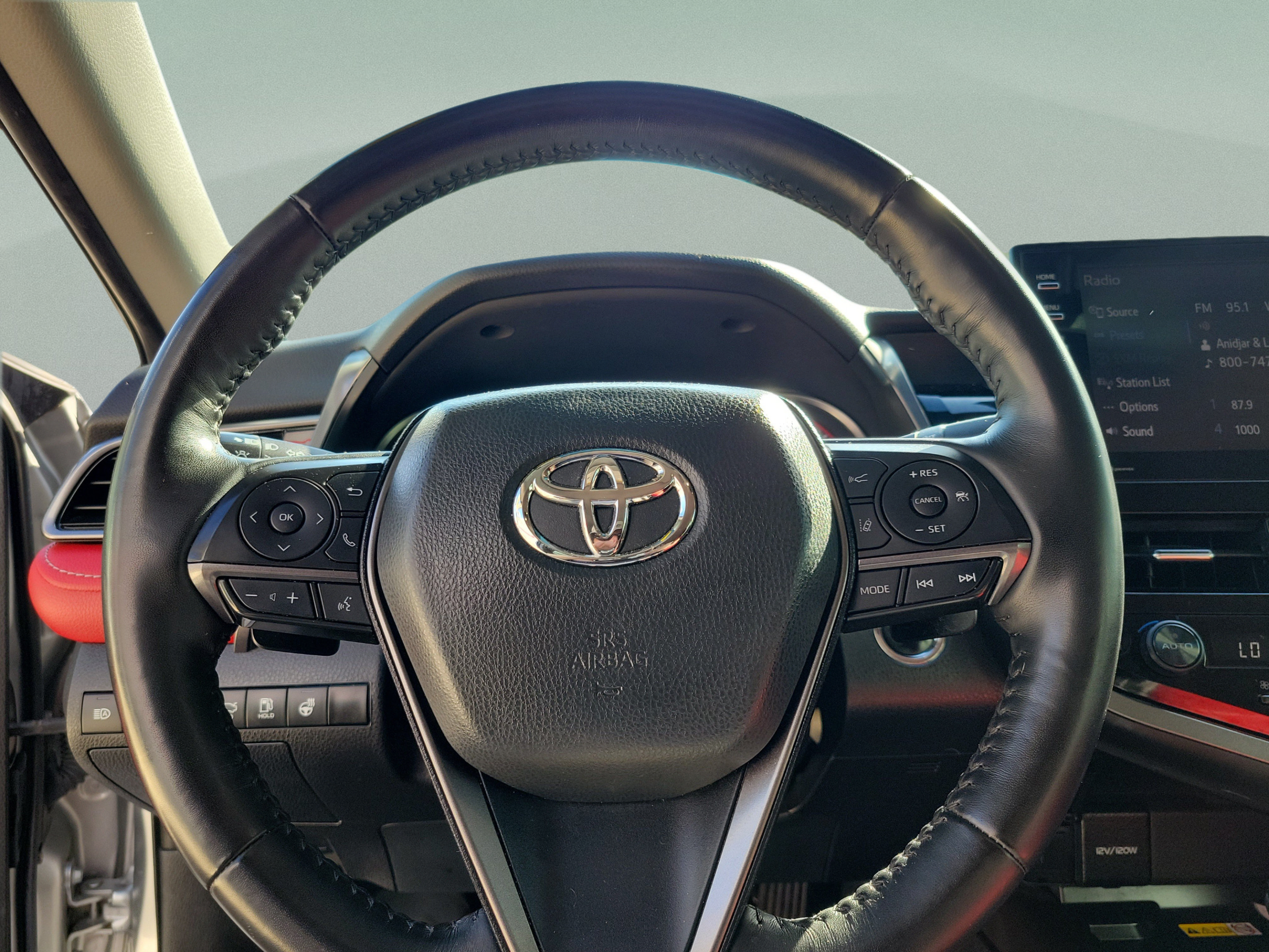 Used 2022 Toyota Camry XSE FWD image 8