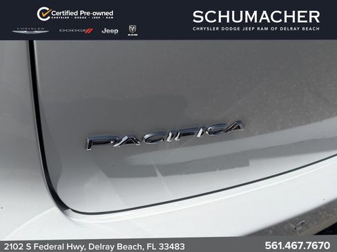 Used 2025 Chrysler Pacifica Select FWD image 14