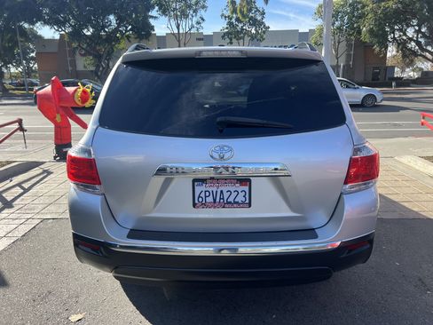 Used 2011 Toyota Highlander SE image 7