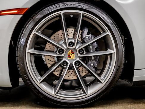 Used 2024 Porsche 911 Carrera RWD image 36