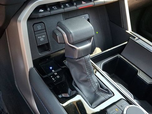 Used 2024 Toyota Tundra Platinum AWD/4WD image 17
