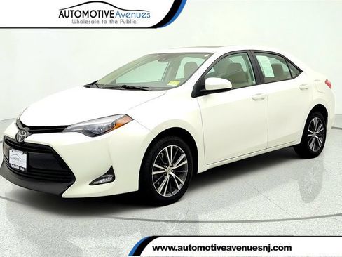 Used 2019 Toyota Corolla LE w/ LE Premium Package w/Moonroof FWD image 1