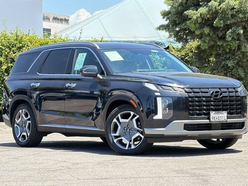 Used 2024 Hyundai Palisade Limited FWD image 2