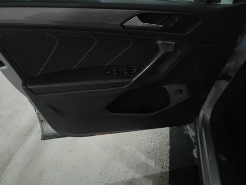 Used 2022 Volkswagen Tiguan SE FWD image 9