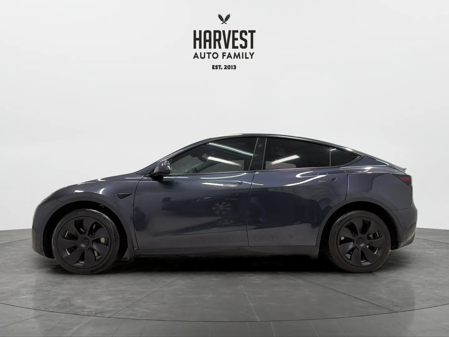 Used 2024 Tesla Model Y Long Range AWD/4WD image 2