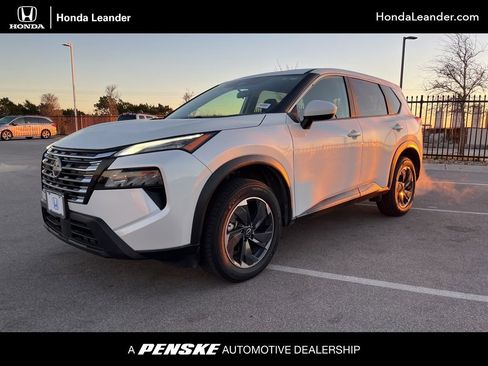 Used 2024 Nissan Rogue SV image 1