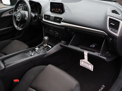 Used 2018 MAZDA MAZDA3 Sport image 10