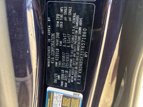 Used 2026 Kia Carnival FWD image 30