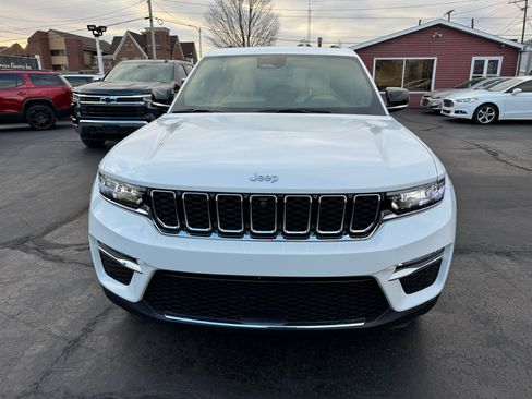 Used 2024 Jeep Grand Cherokee Limited w/ Luxury Tech Group II image 2