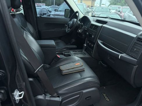 Used 2011 Jeep Liberty Sport image 12