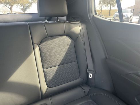 Used 2025 Buick Envista Preferred image 38