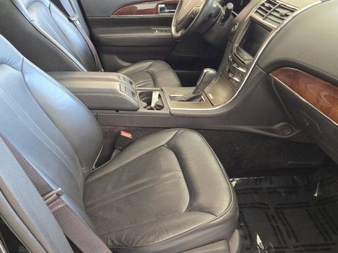 Used 2013 Lincoln MKX AWD image 4
