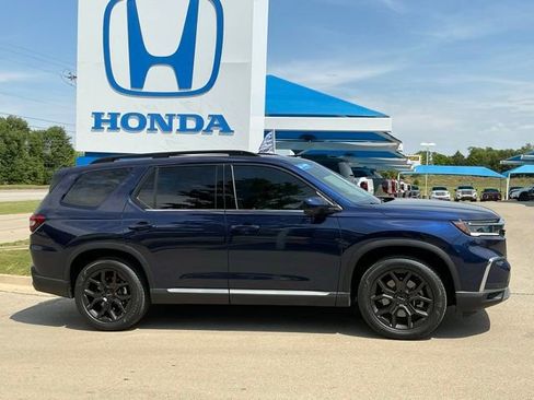 Certified 2025 Honda Pilot Touring image 2