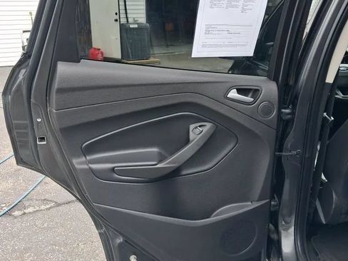 Used 2019 Ford Escape Titanium AWD/4WD image 22