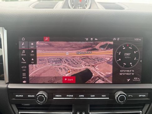 Used 2021 Porsche Macan AWD/4WD image 19