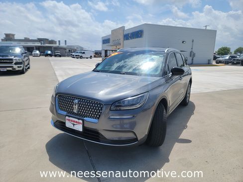Used 2022 Lincoln Corsair FWD w/ Premium Package image 3