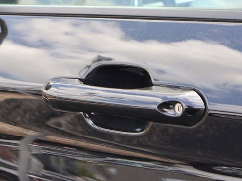 Used 2025 Ford Explorer ST-Line w/ ST-Line Street Pack image 18