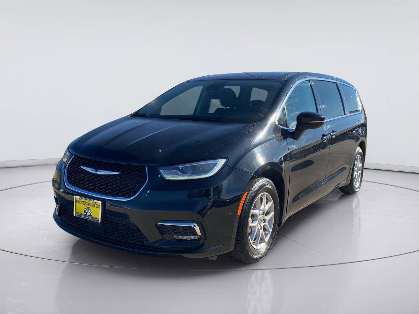 Used 2023 Chrysler Pacifica Touring-L FWD image 1