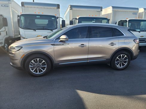 Used 2021 Lincoln Nautilus Reserve FWD image 32