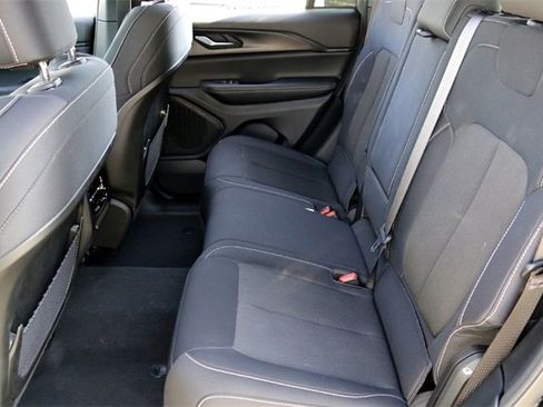 Used 2024 Jeep Grand Cherokee Laredo image 24