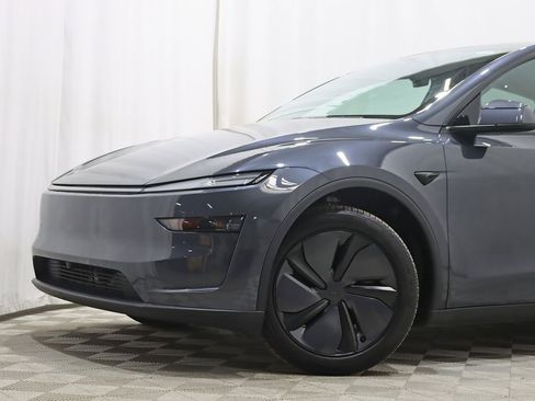 Used 2026 Tesla Model Y Long Range image 3