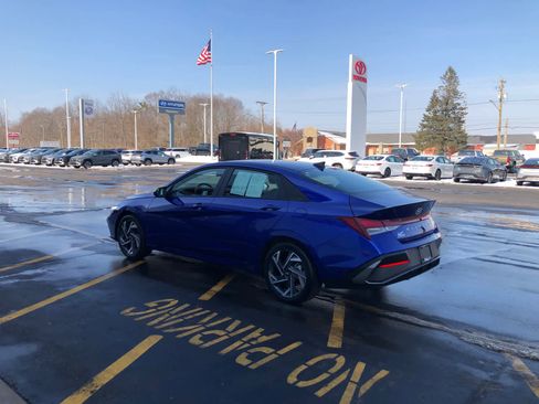 Certified 2025 Hyundai Elantra Sport image 3