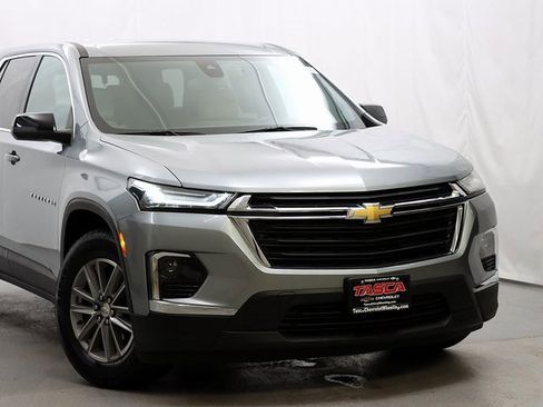 Used 2023 Chevrolet Traverse LS image 2