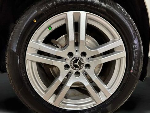 Used 2022 Mercedes-Benz GLB 250 4MATIC w/ Premium Package Lite image 33