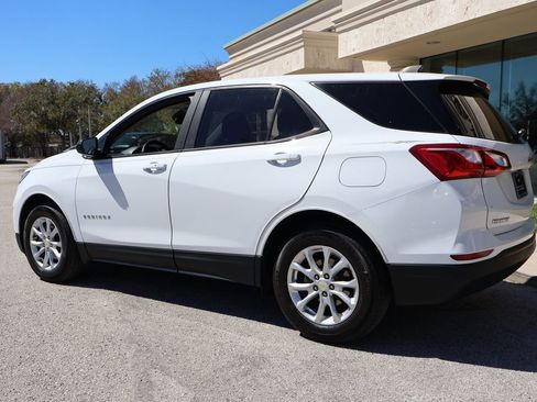 Used 2020 Chevrolet Equinox LS w/ LS Convenience Package image 3