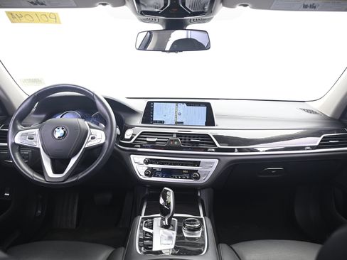 Used 2018 BMW 750i xDrive AWD/4WD image 31