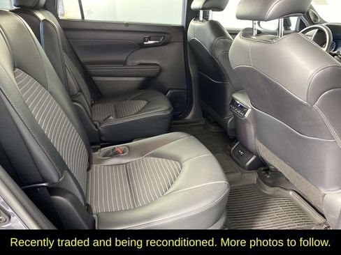 Used 2021 Toyota Highlander XSE AWD/4WD image 12