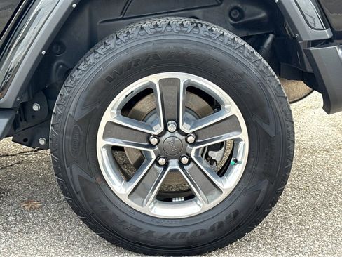 Certified 2022 Jeep Wrangler Unlimited Sahara w/ LED Lighting Group image 7