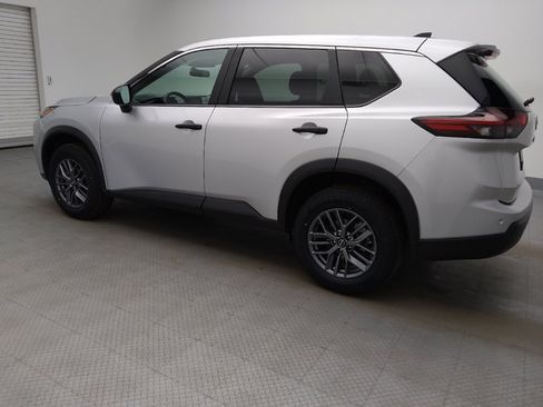 Used 2024 Nissan Rogue S AWD/4WD image 3