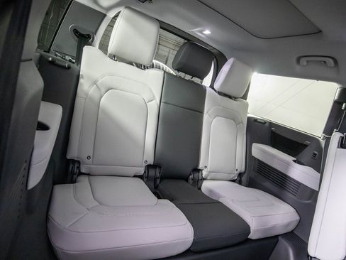 Used 2026 Land Rover Defender 130 S image 13