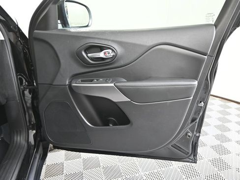 Used 2022 Jeep Cherokee Latitude Lux w/ Sun & Sound Group image 12