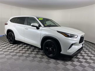 Used 2023 Toyota Highlander L video 1