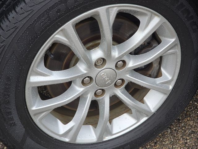 Used 2020 Jeep Cherokee Latitude w/ Cold Weather Group FWD image 19