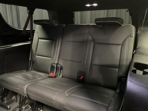 Used 2025 Chevrolet Suburban Premier AWD/4WD image 9