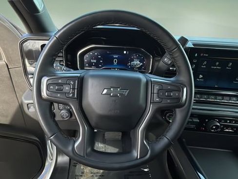Used 2025 Chevrolet Silverado 2500 ZR2 image 11