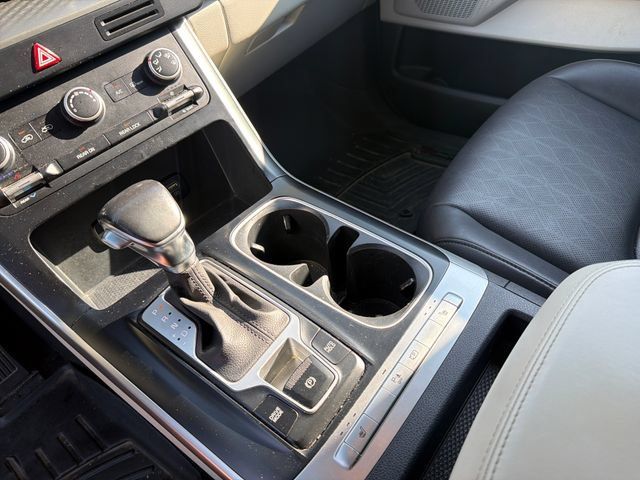 Used 2023 Kia Carnival LX FWD image 24