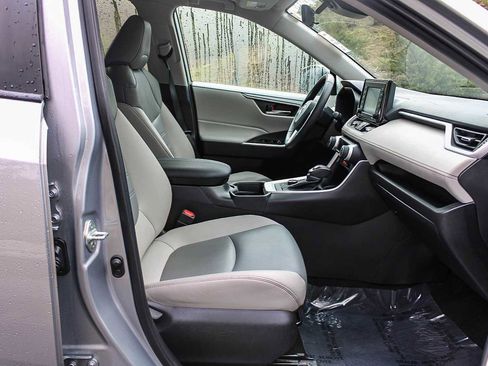 Used 2021 Toyota RAV4 XLE Premium w/ Carpet Mat Package (TMS) image 15