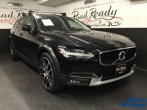 Used 2020 Volvo V90 T6 Cross Country image 3