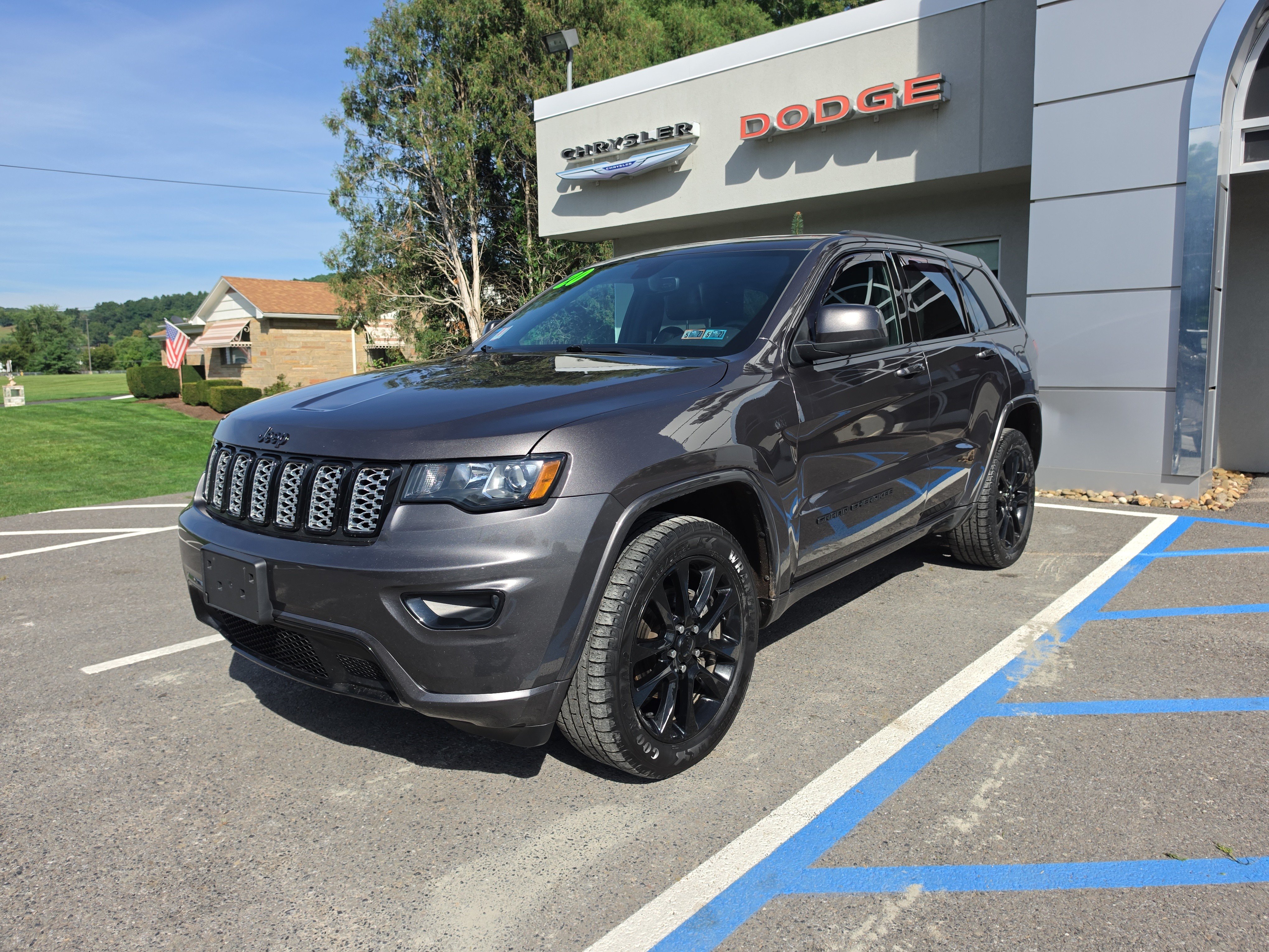 Used 2020 Jeep Grand Cherokee Altitude AWD/4WD image 8